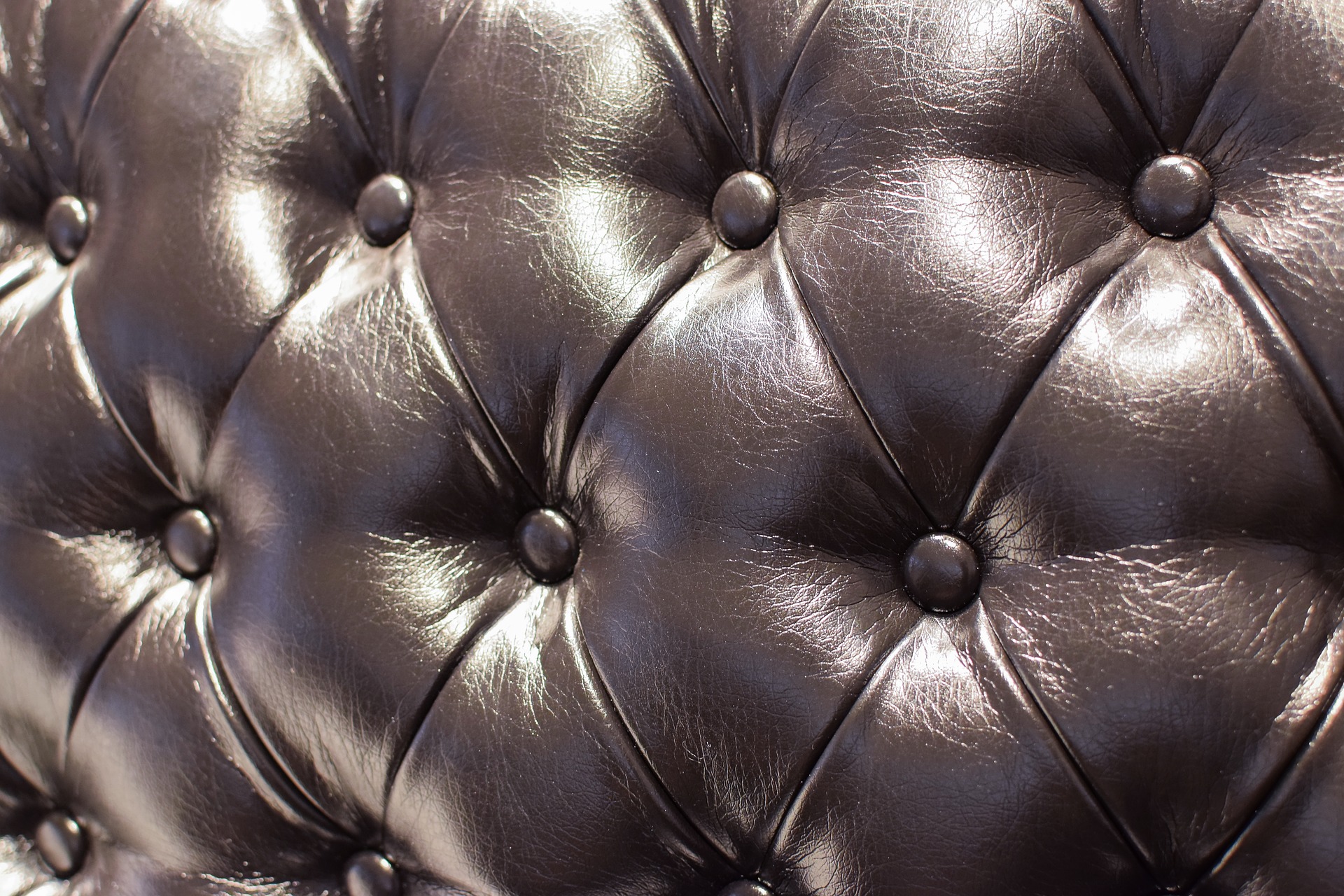 leather-sofa-3234330_1920